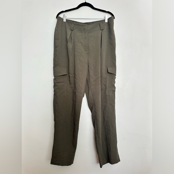 Chico’s Women’s Lightweight Cargo Pants Olive - Picture 1 of 5